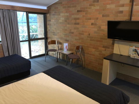Bribie Island Hotel - e-Seniors 20