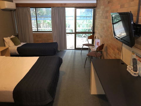 Bribie Island Hotel - e-Seniors 21