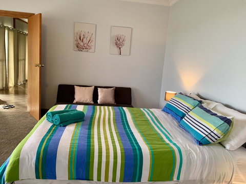Beeâ€™s Place - 3 Bedroom Home On 10 Acres Of Land With Distant Ocean Views - e-Seniors 5