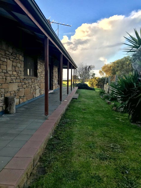 Beeâ€™s Place - 3 Bedroom Home On 10 Acres Of Land With Distant Ocean Views - e-Seniors 18