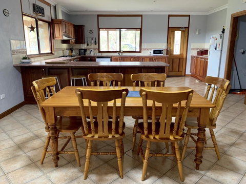 Beeâ€™s Place - 3 Bedroom Home On 10 Acres Of Land With Distant Ocean Views - e-Seniors 1