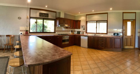 Beeâ€™s Place - 3 Bedroom Home On 10 Acres Of Land With Distant Ocean Views - e-Seniors 16