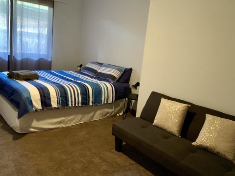 Beeâ€™s Place - 3 Bedroom Home On 10 Acres Of Land With Distant Ocean Views - e-Seniors 6