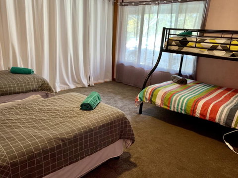 Beeâ€™s Place - 3 Bedroom Home On 10 Acres Of Land With Distant Ocean Views - e-Seniors 7