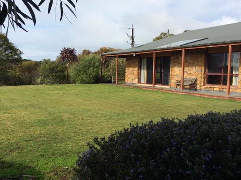 Beeâ€™s Place - 3 Bedroom Home On 10 Acres Of Land With Distant Ocean Views - e-Seniors 4