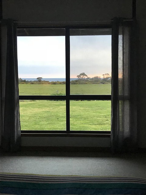 Beeâ€™s Place - 3 Bedroom Home On 10 Acres Of Land With Distant Ocean Views - e-Seniors 20