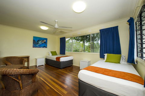 Manyana, 3 Opalia Court - e-Seniors 7