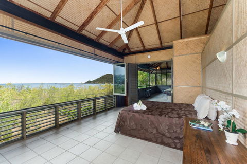 Absolute Beachfront - e-Seniors 6