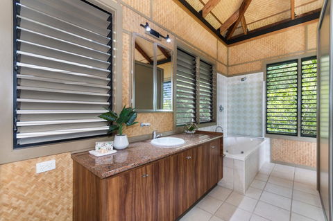 Absolute Beachfront - e-Seniors 2