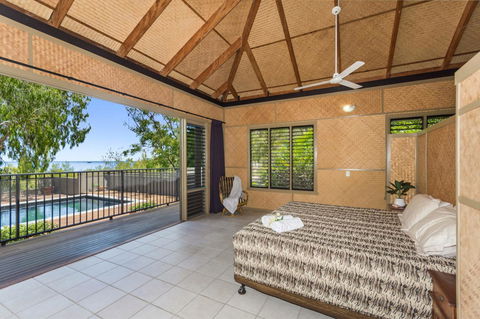 Absolute Beachfront - e-Seniors 11