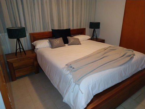Best At Bright Point Absolute Waterfront 4 Bedroom Apartment - e-Seniors 6