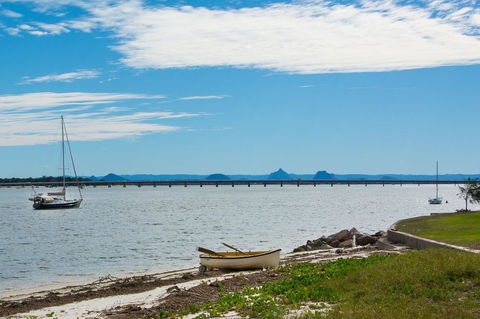 Waterfront Retreat With Room For A Boat - Welsby Pde, Bongaree - e-Seniors 3