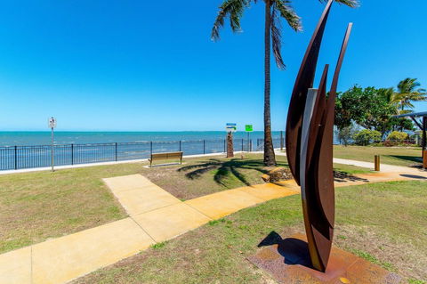 Waterfront Retreat With Room For A Boat - Welsby Pde, Bongaree - e-Seniors 7