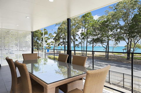 Waterfront Retreat With Room For A Boat - Welsby Pde, Bongaree - e-Seniors 13
