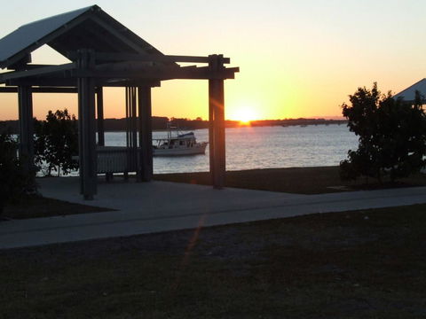 Waterfront Retreat With Room For A Boat - Welsby Pde, Bongaree - e-Seniors 12