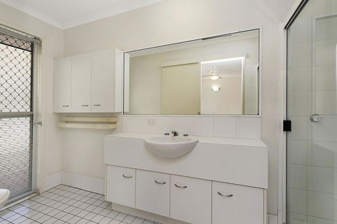 Waterfront Retreat With Room For A Boat - Welsby Pde, Bongaree - e-Seniors 1