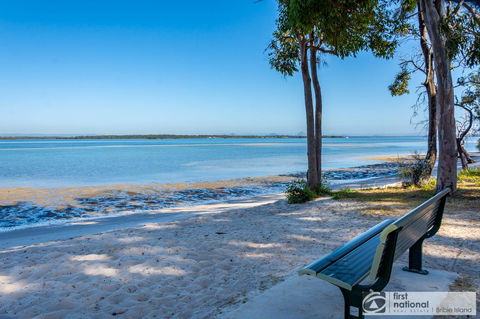 Family Holiday Haven On Boronia 100m To Beach - e-Seniors 22