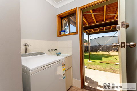 Family Holiday Haven On Boronia 100m To Beach - e-Seniors 4