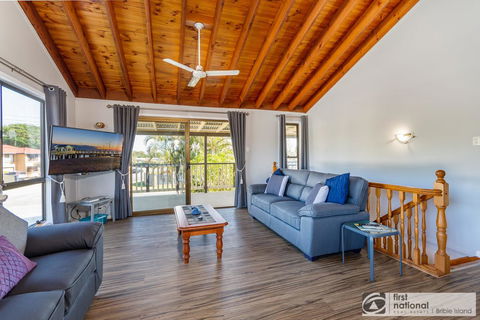 Family Holiday Haven On Boronia 100m To Beach - e-Seniors 1