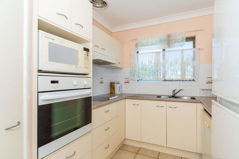 Water Views - Top Floor -Clearview Apartments South Esp, Bongaree - e-Seniors 6