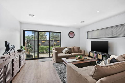 2 Bedroom Townhouse - Family & Corporate Bookings Only - e-Seniors 1