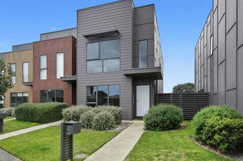 2 Bedroom Townhouse - Family & Corporate Bookings Only - e-Seniors 3