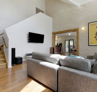 2 Marma Retreat with jacuzzi heated pool pet friendly Foxtel - e-Seniors