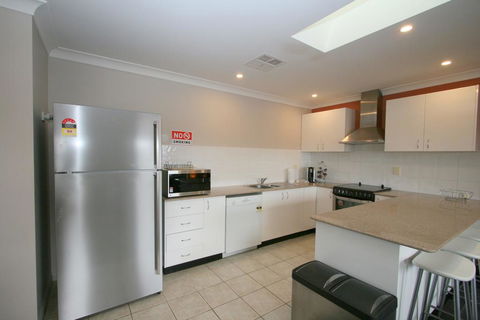 2/17 Jillamatong Street - e-Seniors 2