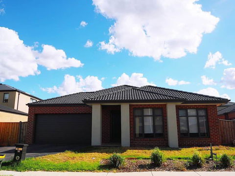 5 Bed 2 Bath Big House - e-Seniors 1