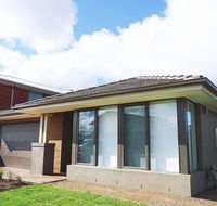 5Bed 2Bath Family House in Werribee - e-Seniors