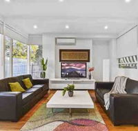 6 Bedroom Beautiful and Comfy Family House - e-Seniors