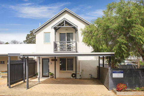 @WinenWaves Margaret River - e-Seniors 0