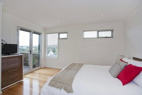 A Beautiful Beach House Torquay - e-Seniors 2