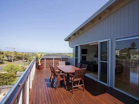 A Beautiful Beach House Torquay - e-Seniors 0
