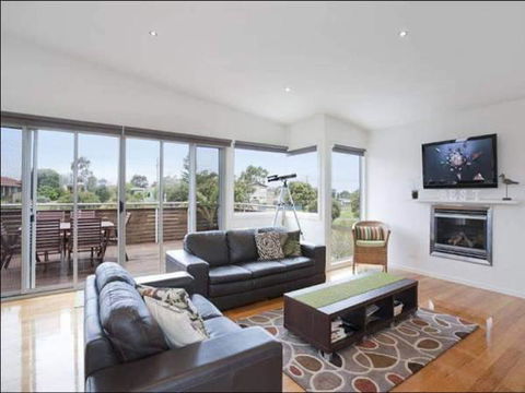 A Beautiful Beach House Torquay - e-Seniors 1