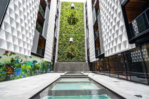 A Modern 2BR Apt Near Federation Square - e-Seniors 1