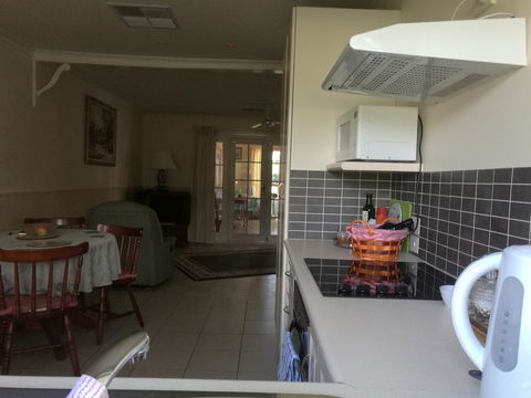 A Victor Harbour Retreat Aldinga Tony's Music Cottage - e-Seniors 0