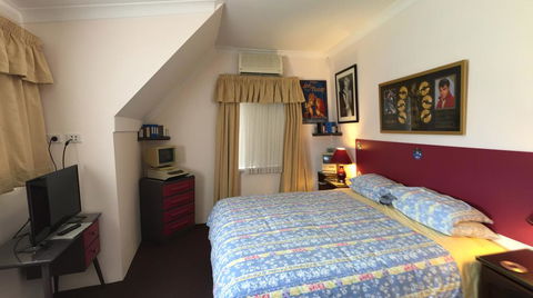 Aarn House B&B Airport Accommodation - e-Seniors 0