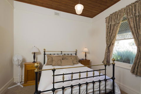 Abaleen House - e-Seniors 1
