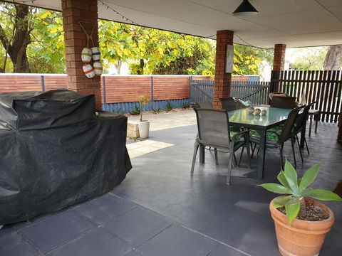 Abbey Beach Cottage - e-Seniors 1