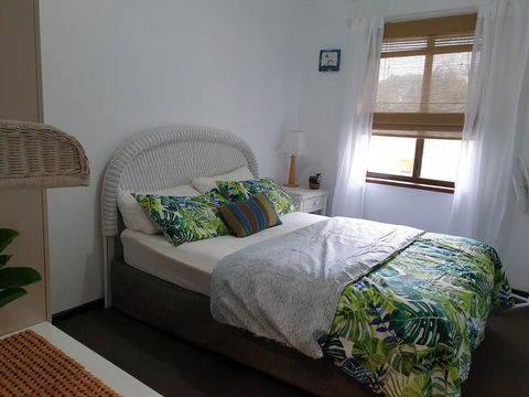 Abbey Beach Cottage - e-Seniors 2