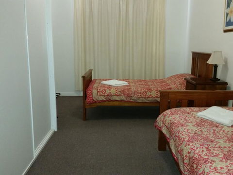 About Town Cottages - e-Seniors 1
