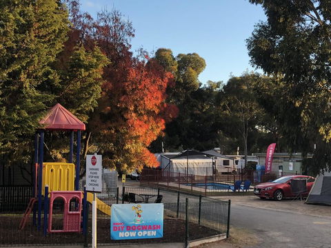 Acacia Caravan Park & Holiday Units - e-Seniors 0
