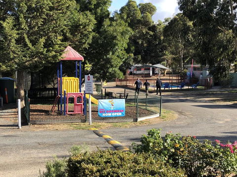 Acacia Caravan Park & Holiday Units - e-Seniors 1