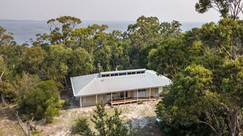 Acacia Lakehouse - The Lake At Your Doorstep - e-Seniors 0