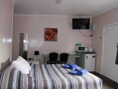 Acacia Motel - e-Seniors 1