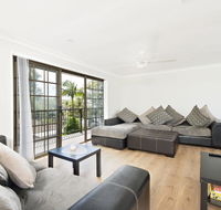 Amaroo Retreat  Fingal Bay - e-Seniors