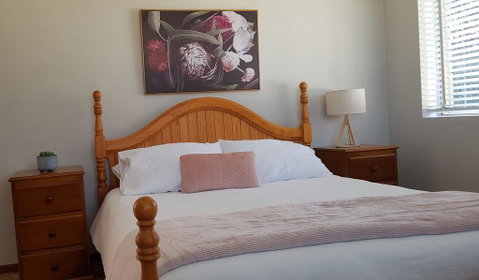 Apartment With Sweeping View Of The Bay, 2 Bedrooms, Sleeps 5 - e-Seniors 1