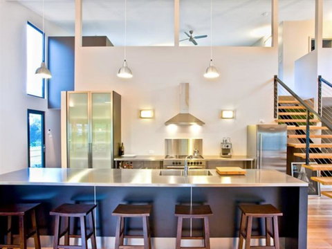 Architecturally Designed Beach House - e-Seniors 0