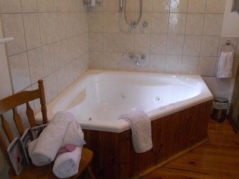 Astley Cottage - e-Seniors 1